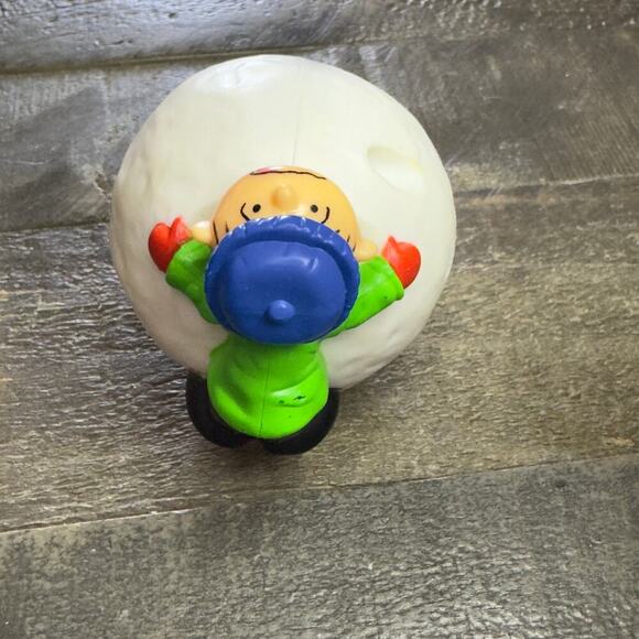 2005 CARL'S JR. "40 YEARS A CHARLIE BROWN CHRISTMAS" LINUS GOIN' FOR A SPIN TOY - Picture 3 of 7